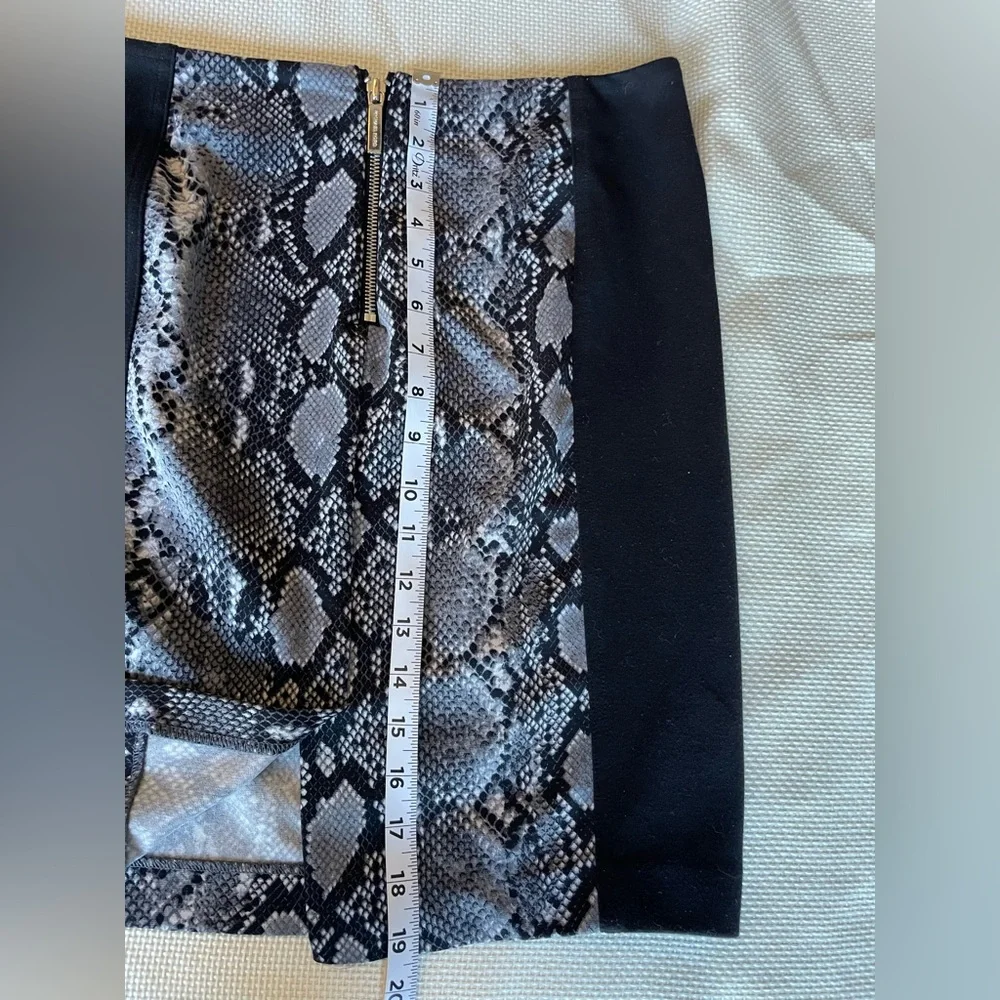 Michael Kors Black Snakeprint Pencil Skirt With Silver Hardware Size 6
